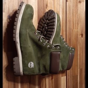 Green Suede Mens 12M Timberland boots. Very nice!